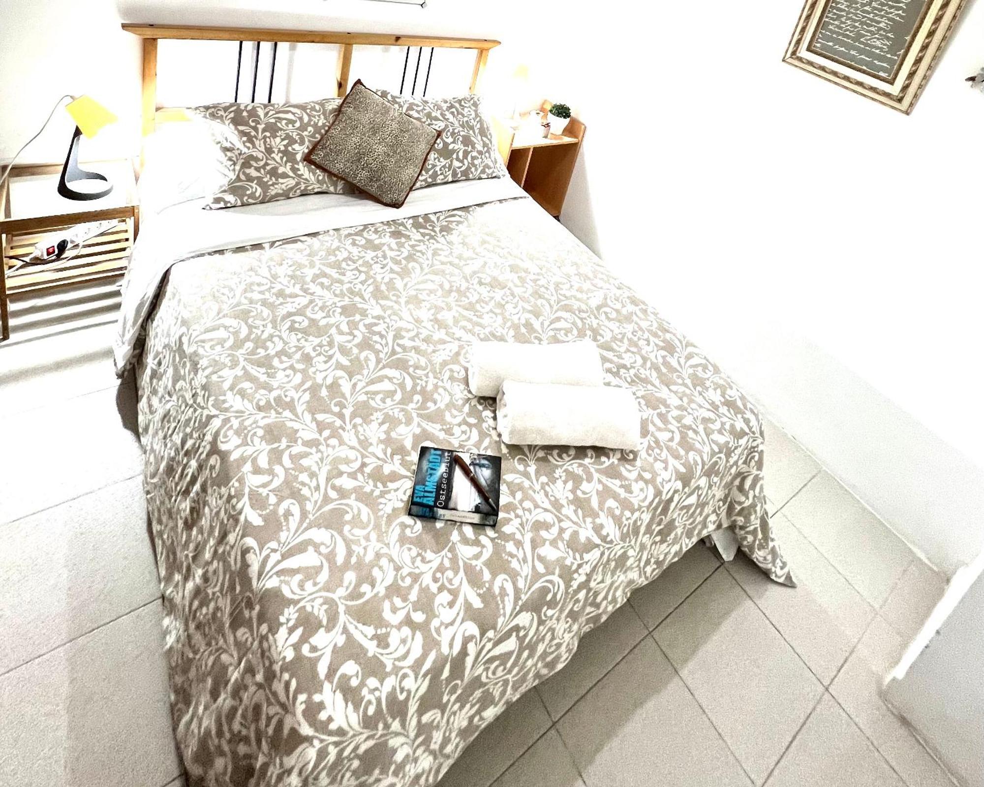 Alcamar Habitacion Privada Con Las Areas De Sala, Cocina Y Bano Que Se Comparten Cerca Al Mar! Alcala  Bagian luar foto